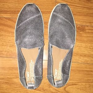 NEVER BEEN WORN SILVER TOMS
